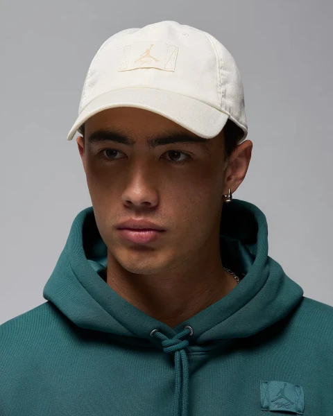 Кепка Nike JORDAN CLUB CAP ADJUSTABLE HAT PATCH молочная FD5181-133
