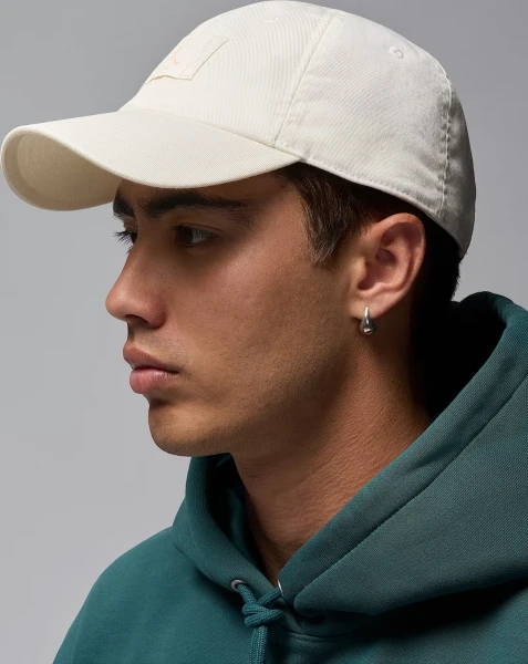 Кепка Nike JORDAN CLUB CAP ADJUSTABLE HAT PATCH молочная FD5181-133