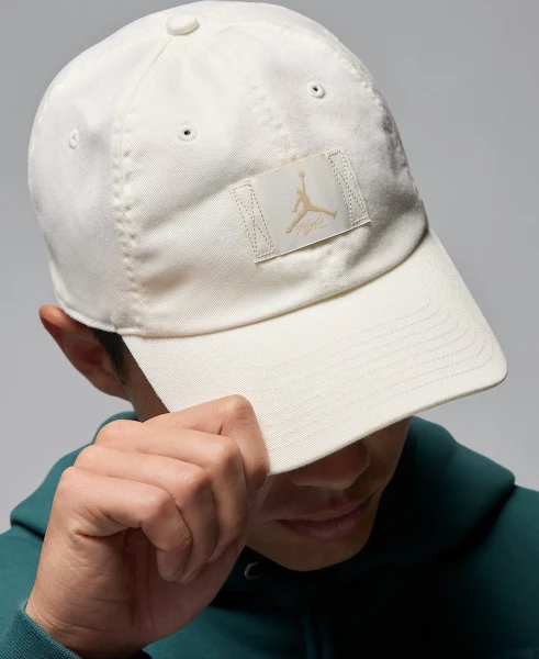 Кепка Nike JORDAN CLUB CAP ADJUSTABLE HAT PATCH молочная FD5181-133