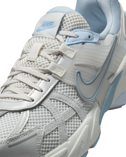 Кроссовки женские Nike V2K RUN бело-голубые FD0736-009