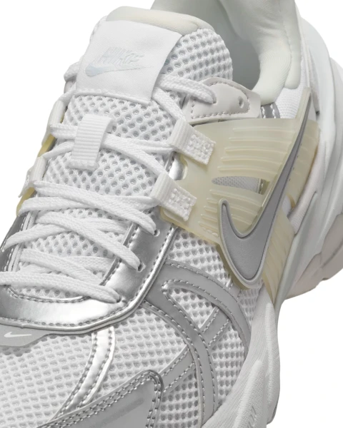 Кросівки жіночі Nike V2K RUN біло-срібні FD0736-104