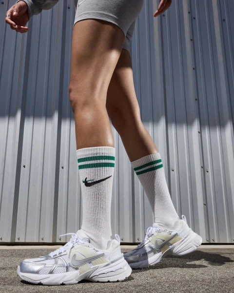 Кросівки жіночі Nike V2K RUN біло-срібні FD0736-104