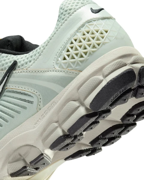 Кросівки жіночі Nike ZOOM VOMERO 5 м'ятно-сірі FN6742-001