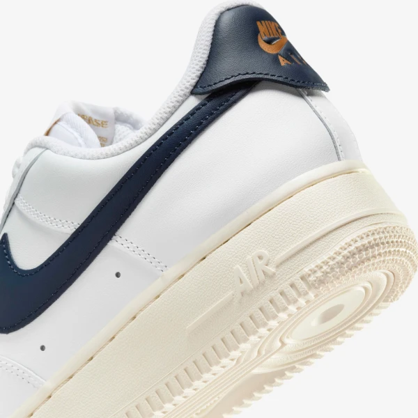 Кросівки жіночі Nike AIR FORCE 1 '07 FLYEASE біло-темно-синьо-золоті HJ9122-100