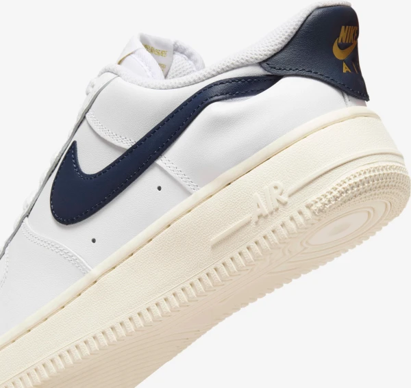 Кросівки жіночі Nike AIR FORCE 1 '07 FLYEASE біло-темно-синьо-золоті HJ9122-100