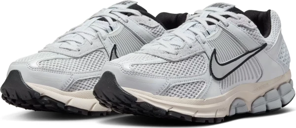 Кроссовки женские Nike ZOOM VOMERO 5 светло-серые FN6742-002