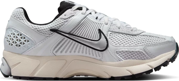 Кроссовки женские Nike ZOOM VOMERO 5 светло-серые FN6742-002