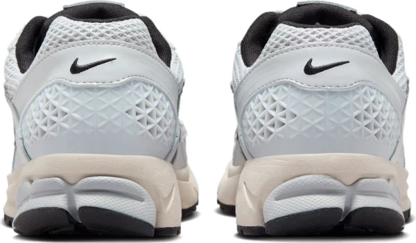 Кроссовки женские Nike ZOOM VOMERO 5 светло-серые FN6742-002