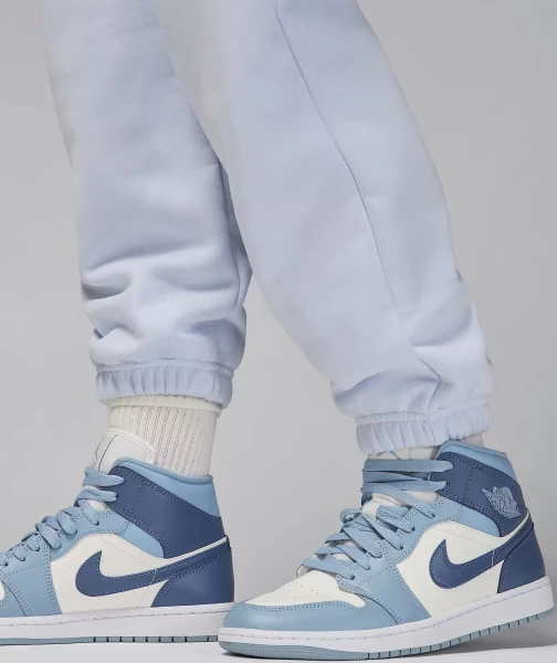 Спортивные штаны женские Nike JORDAN FLIGHT FLEECE TROUSERS светло-серые FV7059-085