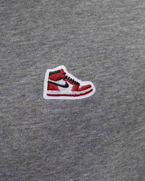 Футболка Nike JORDAN BRAND SNEAKER PATCH серая FN5982-091
