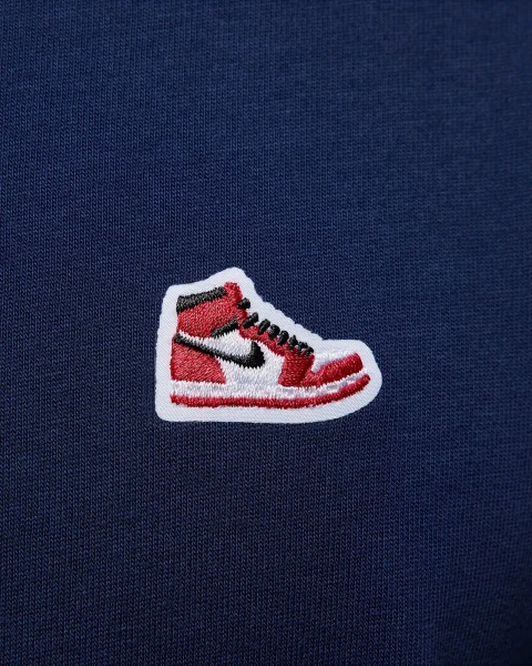 Футболка Nike AJ1 BRAND SNEAKER PATCH темно-синя HJ2326-410