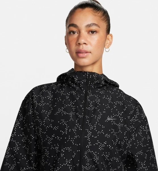 Куртка для бігу жіноча Nike DRI-FIT RUNNING JACKET чорна FB5321-010