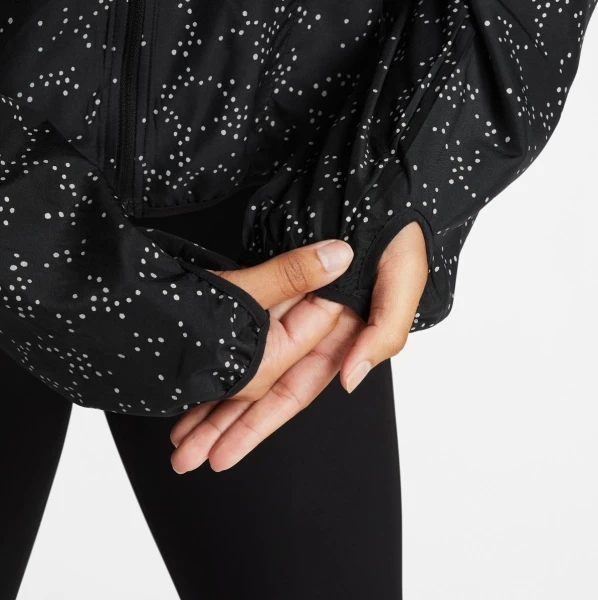 Куртка для бігу жіноча Nike DRI-FIT RUNNING JACKET чорна FB5321-010