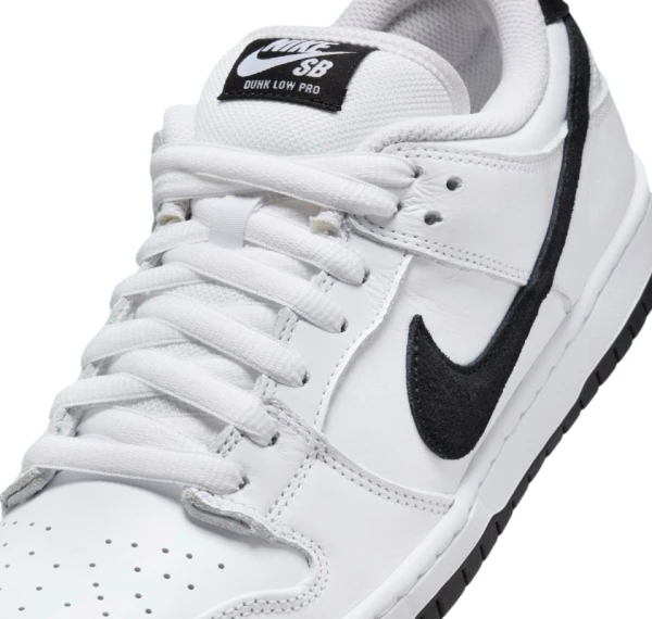 Кроссовки Nike SB DUNK LOW PRO бело-черные HF3704-100