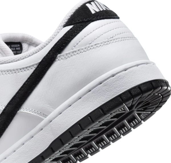 Кроссовки Nike SB DUNK LOW PRO бело-черные HF3704-100