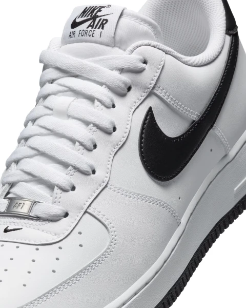 Кросівки Nike AIR FORCE 1 07 біло-чорні FQ4296-101