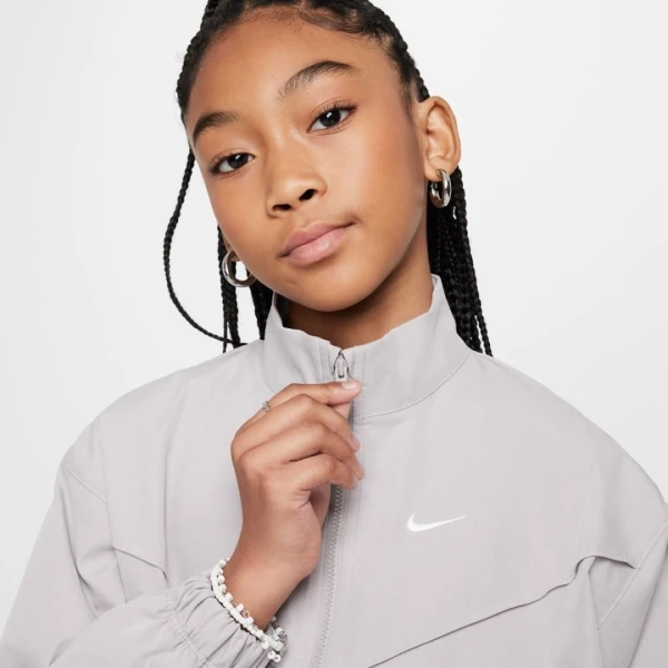Куртка подростковая Nike SPORTSWEAR OVERSIZED LIGHTWEIGHT JACKET светло-серая FZ5557-009