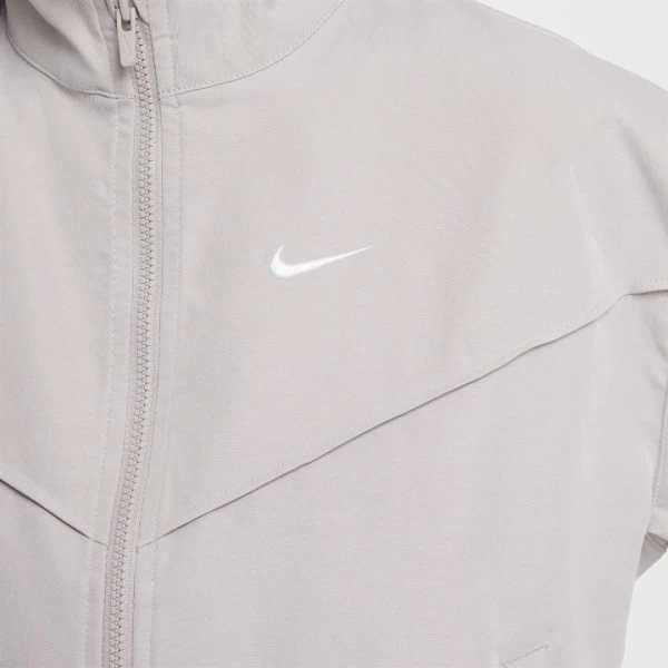 Куртка подростковая Nike SPORTSWEAR OVERSIZED LIGHTWEIGHT JACKET светло-серая FZ5557-009