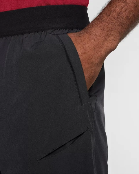 Шорти для тенісу Nike NIKECOURT ADVANTAGE DRI-FIT 8" чорні FZ9322-010