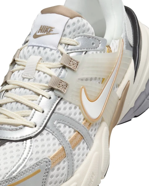 Кросівки жіночі Nike V2K RUN біло-срібно-золоті HJ7245-100