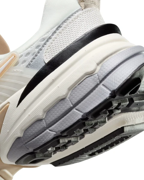 Кросівки жіночі Nike V2K RUN біло-срібно-золоті HJ7245-100