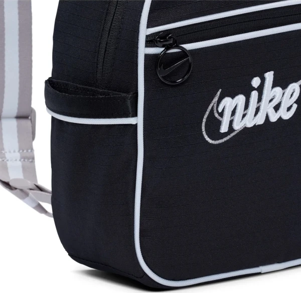 Рюкзак жіночий Nike SPORTSWEAR FUTURA 365 MINI чорно-білий FQ5559-011