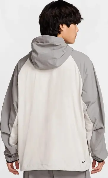 Вітровка Nike TECH WOVEN JACKET біло-сіра HM7151-014