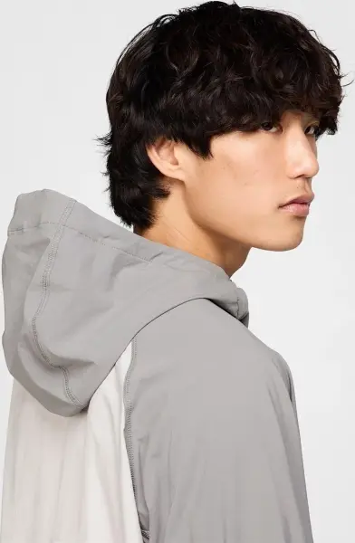 Вітровка Nike TECH WOVEN JACKET біло-сіра HM7151-014