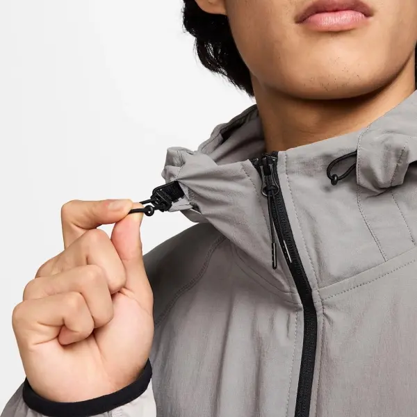 Вітровка Nike TECH WOVEN JACKET біло-сіра HM7151-014