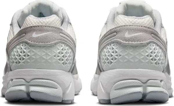 Кроссовки женские Nike ZOOM VOMERO 5 бело-светло-серые HQ0458-001