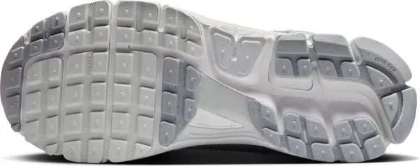 Кроссовки женские Nike ZOOM VOMERO 5 бело-светло-серые HQ0458-001