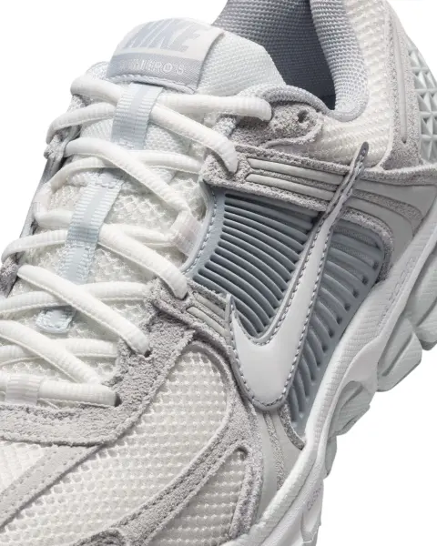 Кроссовки женские Nike ZOOM VOMERO 5 бело-светло-серые HQ0458-001