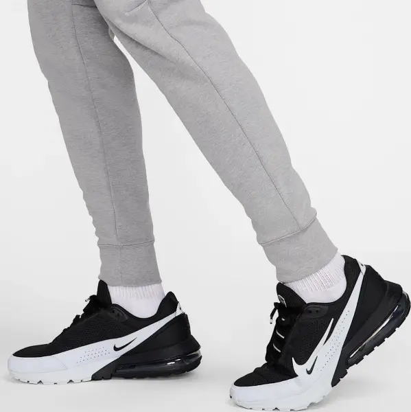 Спортивные штаны Nike SPORTSWEAR TECH ESSENTIALS серые DD5293-002
