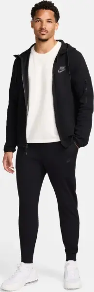 Толстовка Nike SPORTSWEAR TECH ESSENTIALS черная DD5284-010