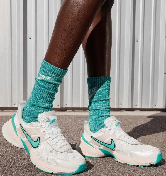 Кроссовки женские Nike V2K RUN бело-бирюзовые FD0736-105
