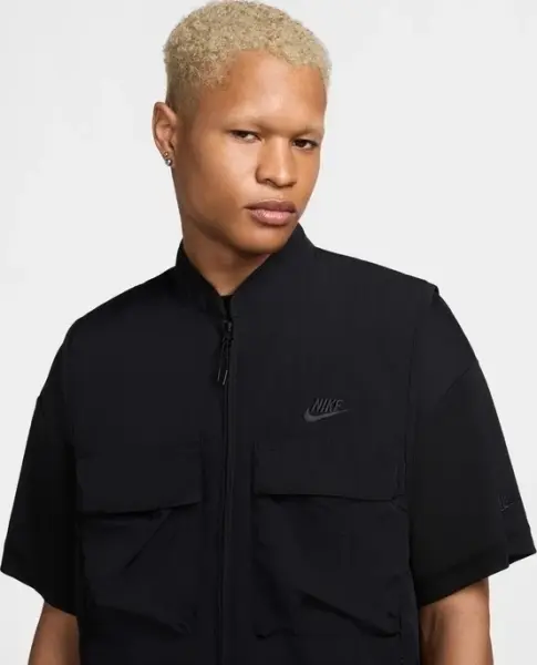 Жилетка Nike TECH WOVEN GILET черная FZ0748-010