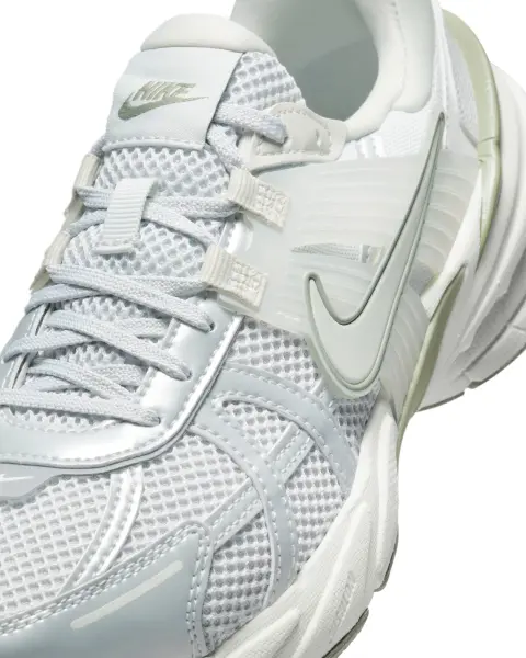 Кросівки жіночі Nike V2K RUN біло-світло-сіро-оливкові FD0736-006