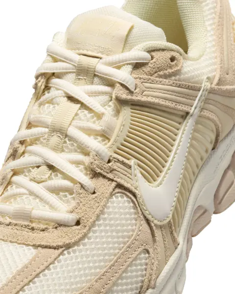 Кроссовки женские Nike ZOOM VOMERO 5 бежевые HQ0458-200