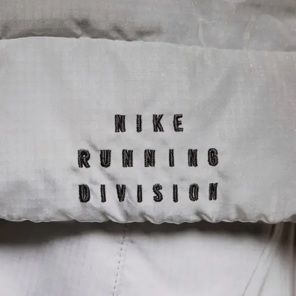 Жилетка для бігу Nike RUNNING DIVISION THERMA-FIT ADV срібна FZ1131-035