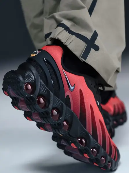 Кросівки Nike AIR MAX DN8 червоно-чорні FQ7860-008