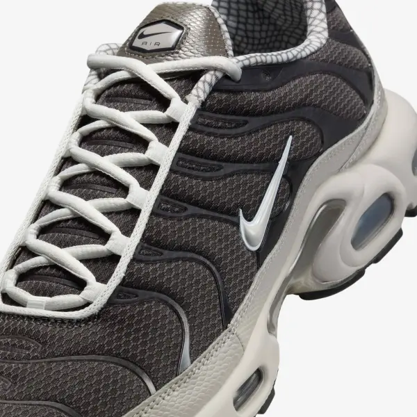 Кроссовки Nike AIR MAX PLUS бежево-серые IB7679-200