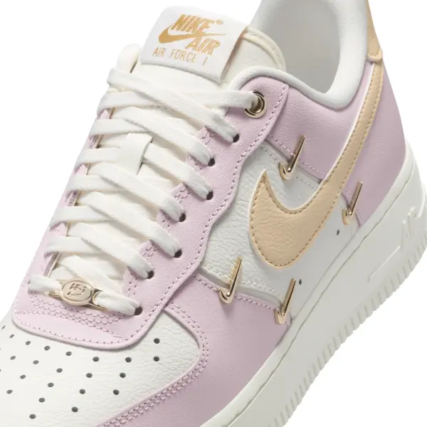 Кросівки жіночі Nike AIR FORCE 1 '07 LX світло-рожево-біло-золоті IB2574-600