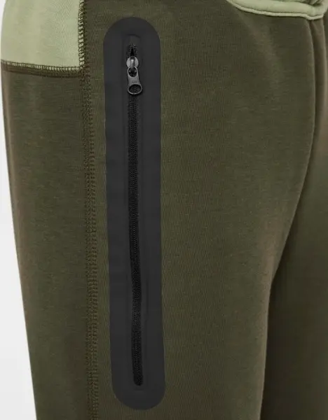 Спортивні штани підліткові Nike TECH FLEECE оливково-світло-зелені FD3287-325