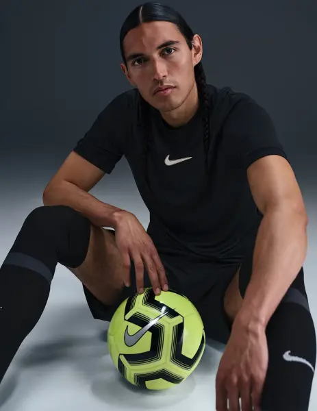 Футболка Nike ACADEMY DRI-FIT чорна HJ4243-010