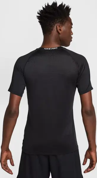 Футболка Nike PRO BREATHE SLIM-FIT чорна HJ4055-010