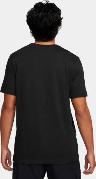 Футболка Nike SPORTSWEAR черная FQ3772-010