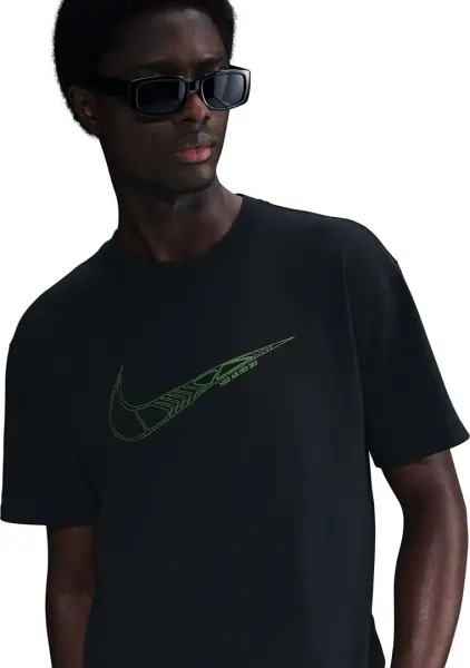Футболка Nike SPORTSWEAR чорна HJ0746-010