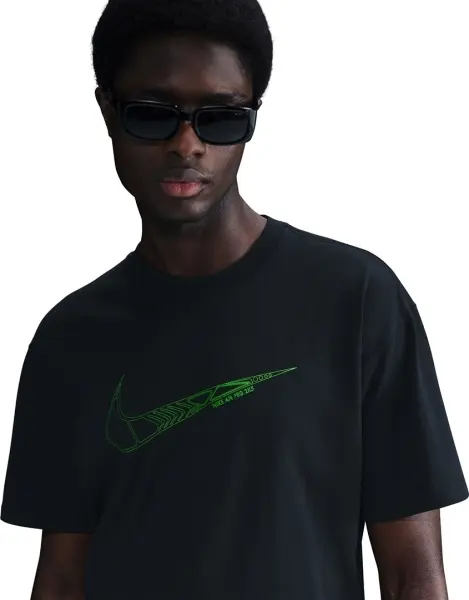 Футболка Nike SPORTSWEAR чорна HJ0746-010