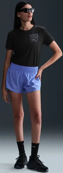 Футболка женская Nike SPORTSWEAR CLUB черная IB2447-010