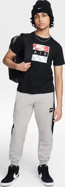 Футболка підліткова Nike AIR чорна HQ4419-010